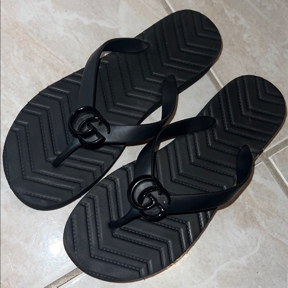 Used all black Gucci thong platform flip flops (39) - Picture 2 of 5